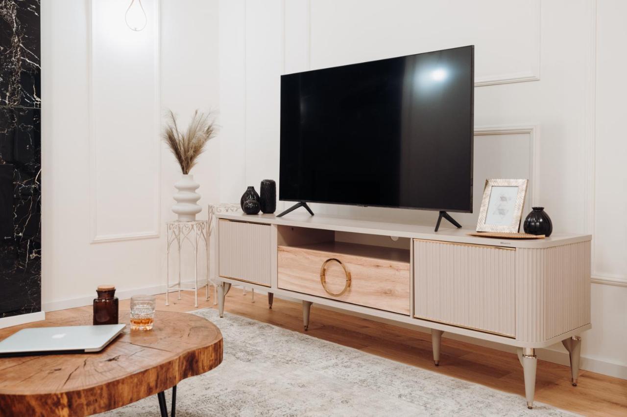 Fabulous And Fancy City Center Designer Apartment Kolozsvár Kültér fotó