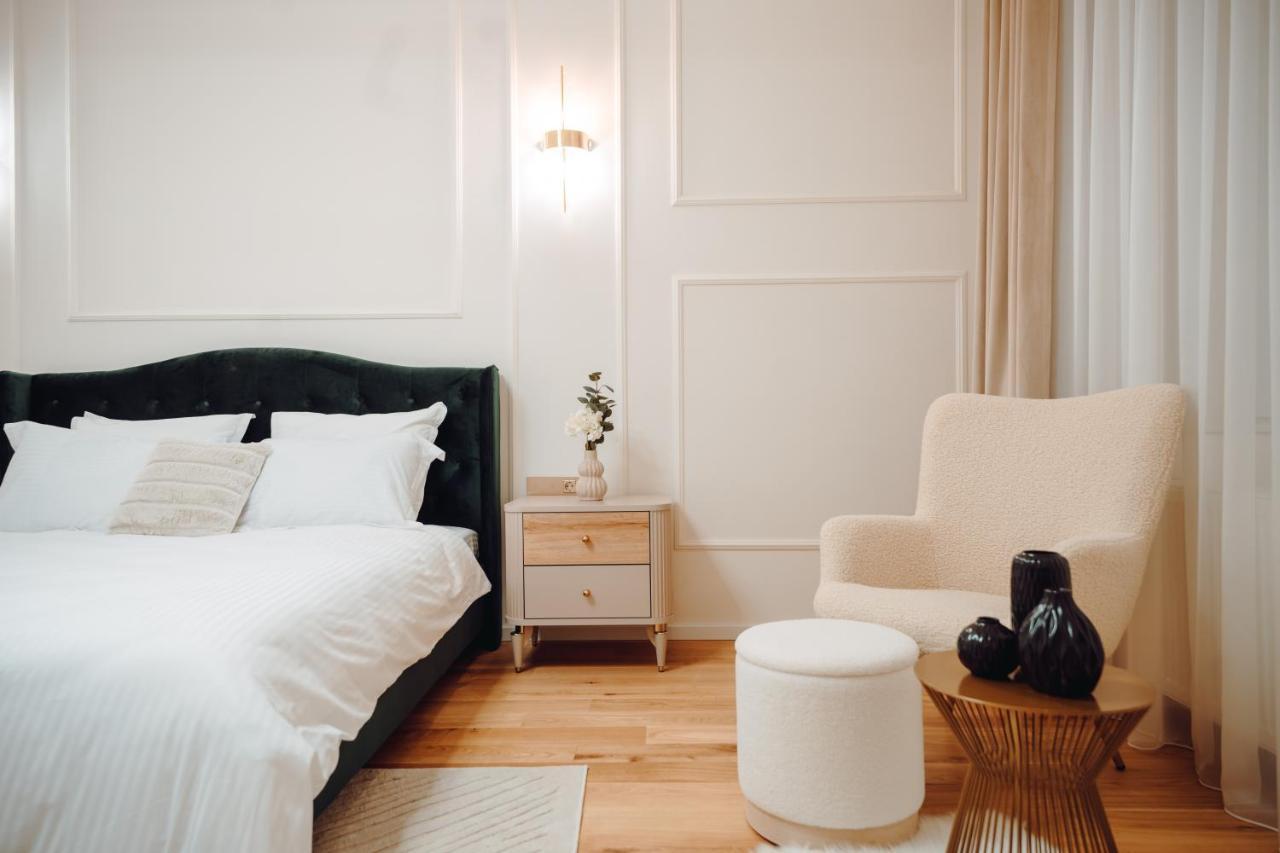 Fabulous And Fancy City Center Designer Apartment Kolozsvár Kültér fotó