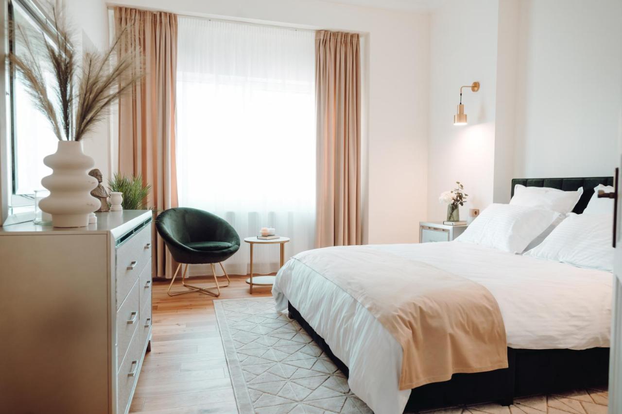 Fabulous And Fancy City Center Designer Apartment Kolozsvár Kültér fotó