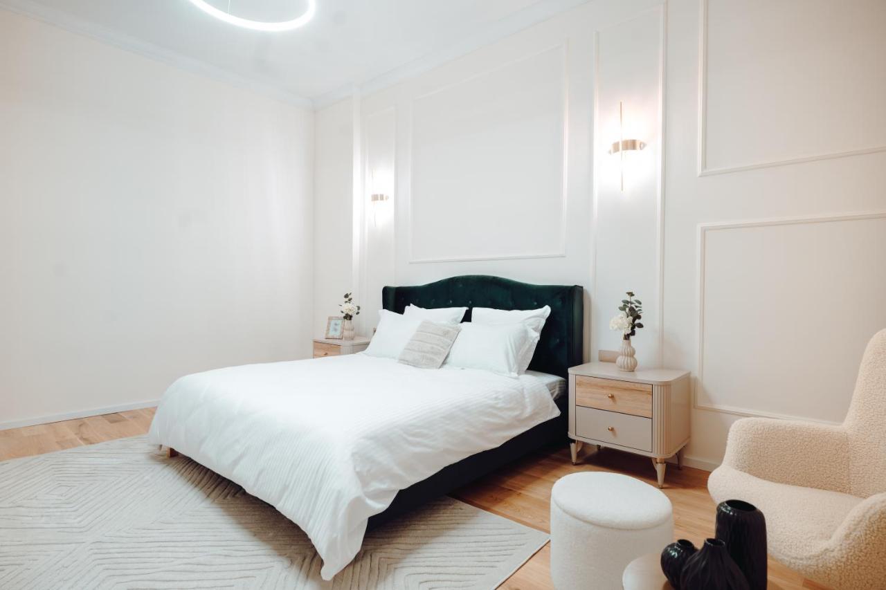 Fabulous And Fancy City Center Designer Apartment Kolozsvár Kültér fotó
