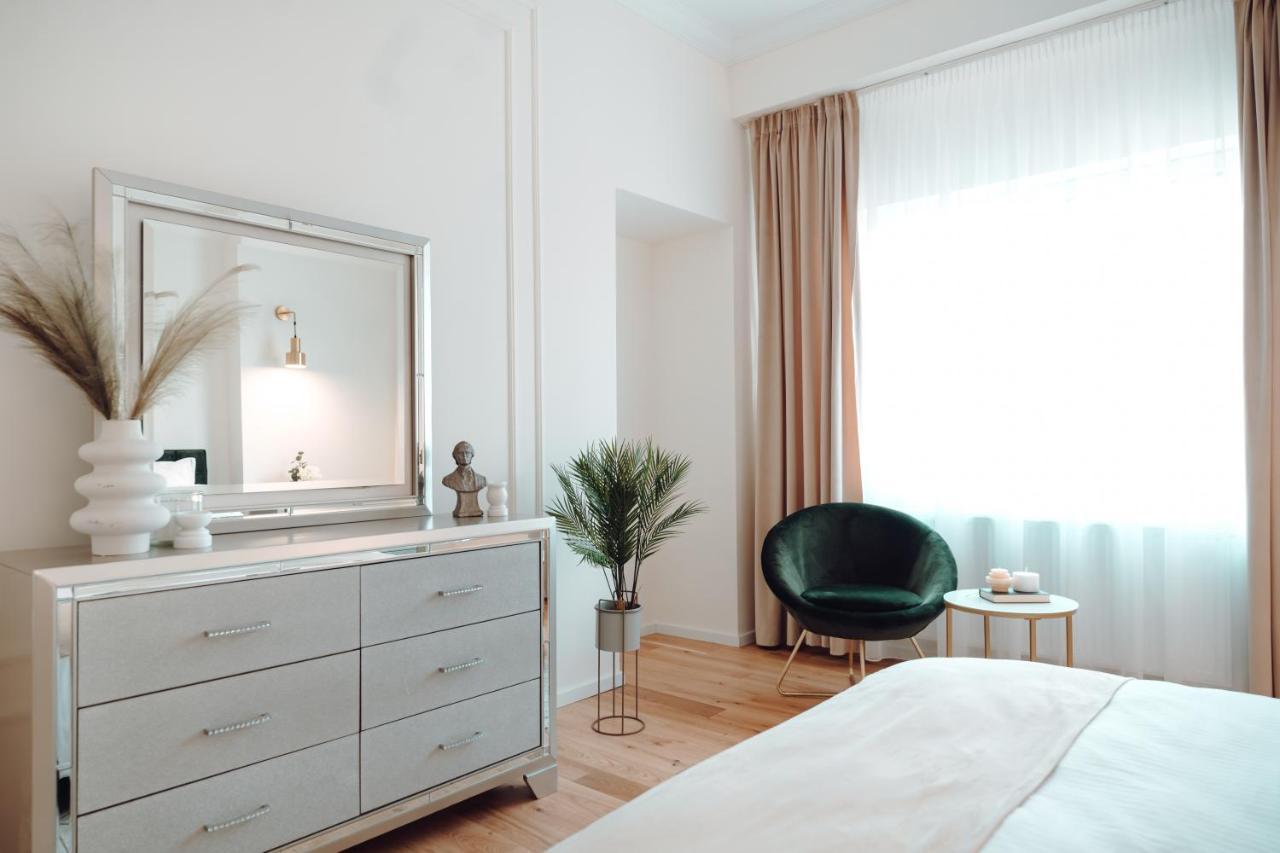 Fabulous And Fancy City Center Designer Apartment Kolozsvár Kültér fotó