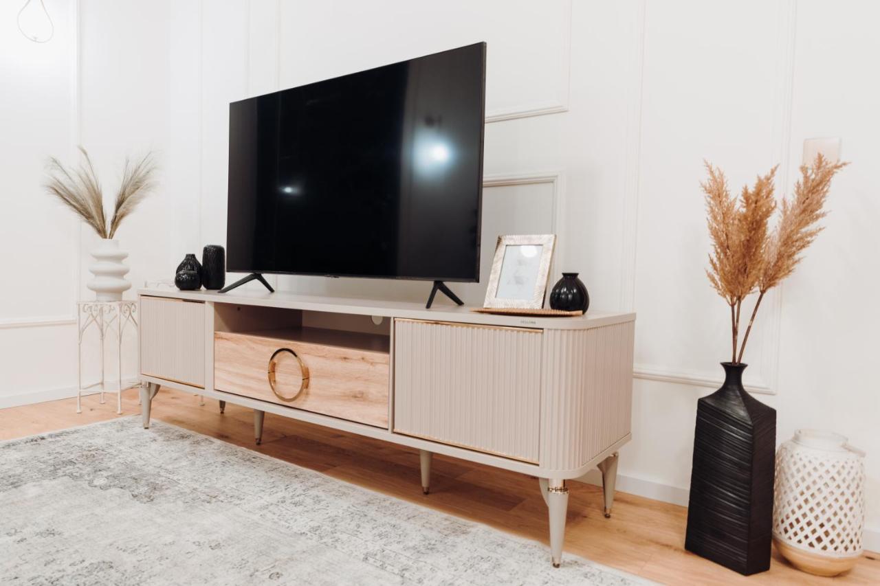 Fabulous And Fancy City Center Designer Apartment Kolozsvár Kültér fotó